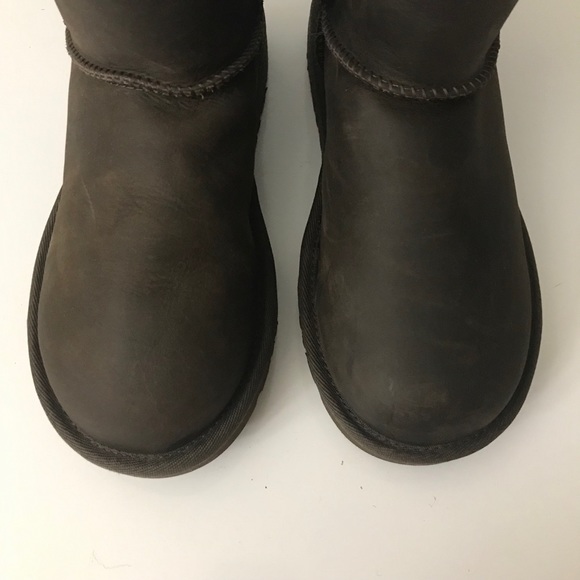 NWOT UGG Classic Short II Leather Retail $220 - Picture 5 of 8